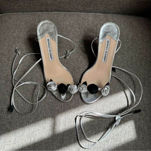 Vintage Manolo Blahnik metallic & black rose sandal heels - Picture 1 of 6